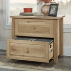 Sauder - La Collection Hillmont Farm Classeur latéral - Finition Timber Oak-Le mécanisme de sécurité à verrouillage permet de n'ouvrir qu’un seul tiroir à la fois