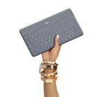 Logitech - Clavier Keys-To-Go Bluetooth pour iPhone, iPad et Apple TV- Pierre-Le clavier Keys-to-go offre une frappe confortable et silencieuse, avec des touches souples, pour que vous et les personnes autour puissiez vous concentrer et travailler sans distraction