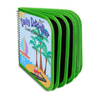 The Pencil Grip - Cahier d'activités réutilisable Daily Doodler - Couverture Voyage, 4 Wonder Stix inclus-Comprend 8 pages blanches effaçables et 4 Wonder Stix !