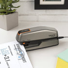 Swingline - Agrafeuse électrique compacte Optima 20 -Le guide d'alignement intelligent du papier intégré et la jauge de hauteur de pile aident à placer les agrafes avec précision et à mesurer le nombre de feuilles 