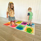 Kore Design - Carreaux de sol liquides - Couleurs assorties - Carrés - 12 po x 12 po x 0,2 po - Ensemble de 9-Idéal pour la maison et la salle de classe : ces dalles de tapis d'activité au sol sont sans tracas, ne nécessitent aucune installation. Parfait pour les crèches pour enseigner les couleurs ou pour les enseignants pour guider les enfants vers des endroits spécifiques, il peut également être utilisé pour des jeux interactifs ou simplement pour s'amuser avec des amis. Les couleurs vives et attrayantes