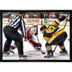 Sidney Crosby and Nathan MacKinnon Faceoff sur toile - Toile encadree - 31" x 22"-Impression sur toile de qualité supérieure avec bordures enveloppées