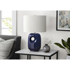 Monarch Specialties - Luminaire - 26 po H Lampe De Table - Céramique Bleue - Abat-Jour Ivoire / Crème - Contemporain - Moderne-Surmontée d'un luxueux abat-jour en tissu ivoire mélangé à du lin, cette lampe décorative diffuse une ambiance chaleureuse et accueillante, ce qui en fait une pièce d'accentuation idéale pour votre table d'appoint ou d'appoint ou votre table de nuit