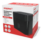 Staples - Déchiqueteur Mailmate à coupe micro - 12 feuilles-Le chargement par le haut acceptant jusqu’à 12 feuilles permet le déchiquetage jusqu'à 6 pieds par minute 