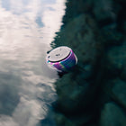 Speaqua - Haut-parleur Bluetooth étanche portatif Barnacle Pro 2,0 avec stockage intégré (2 000 chansons) - Tripper Fish-Comprend une ventouse intégrée, un filetage de 20 po de 1/4, un mousqueton et un adaptateur GoProAdapter pour une fixation polyvalente.