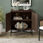 Hudson&Canal - Meuble d'appoint Brighton , 71 cm de largeur, brun aulne-Caractéristiques assemblage facile