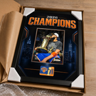 Frameworth - Cadre photoglass de Karl-Anthony Towns des New York Knicks trophée du championnat 2026 - 18 po l x 22 po H - noir-6