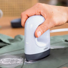 Cricut - EasyPress Mini LT - Bleu-Conception avancée : Doté d'une plaque chauffante à revêtement céramique, cet appareil diffuse une chaleur sèche et uniforme jusqu'à 180 °C (355 °F). Son embout de précision vous offre contrôle et précision lors de la pression.
