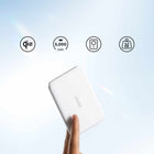 Anker - Batterie Externe Nano Slim sans Fil Qi2 5000 mAh 15 W - Blanc-Compatible avec la technologie de charge sans fil ultra-rapide Qi2 : compatible avec la technologie Qi 2.0 MPP 15 W, permettant une charge rapide sans fil de 15 W pour iPhone, avec une vitesse de charge comparable à celle du MagSafe d'origine. Puissance d'entrée/sortie de 20 W via câble pour une charge rapide autonome.