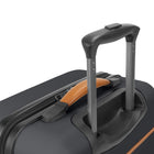 Bugatti - Valise de cabine à coque rigide 18.50po de la collection Cannes - Noir-Intérieur doublé avec panneau séparateur, poche pratique
et sangles de maintien pour garder le contenu organisé et bien en place