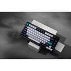 Keychron - Q1 Max RGB Wireless Mechanical Keyboard - Red Switch - 75% Layout with Knob - Carbon Black-Caractéristiques de conception innovantes : La conception à double joint et la construction à montage sur joint réduisent la résonance acoustique et améliorent le son des touches, tandis que les touches KSA en PBT double-shot offrent durabilité et confort pour une utilisation à long terme.