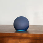 Amazon - Haut-parleur intelligent Echo Dot 5e génération - Bleu profond-Faites Plus Avec L'appariement D'appareils - Remplissez votre maison de musique en utilisant des appareils Echo compatibles dans différentes pièces, créez un système de cinéma maison avec Fire TV ou étendez la couverture wifi avec un réseau eero compatible afin que vous puissiez dire adieu aux pertes et à la mise en mémoire tampon.