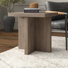 Hudson&Canal - Table d'appoint carrée Elna de 56 cm de largeur, , chêne gris vieilli-Caractéristiques assemblage facile