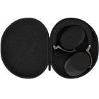 Jabra - Evolve3 85 MS USB-A - Noir-Le boîtier comprend un adaptateur USB-A pour la connectivité filaire aux ordinateurs au besoin, offrant un accès plug-and-play