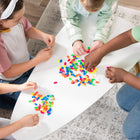 Plus-Plus - Set Scolaire - Couleurs Assorties - Set de 3600 Pièces avec 12 Plaques de Base-Assemblez-les à plat pour créer une mosaïque en 2D ou travaillez en 3D pour créer des structures plus complexes.