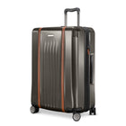 Ricardo Beverly Hills - Montecito 2.0 Moyen Valise Rigide de 25 po  - port USB - Graphite-Poignée télescopique ergonomique avec prise moulée confortable - Facilite les déplacements dans les aéroports, les hôtels et les rues achalandées, tout en offrant plus de confort