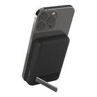 Belkin - Batterie externe magnétique 5K sans fil + support, noire-Fourni avec un support métallique pliable pour une utilisation pratique et mains libres pendant la charge