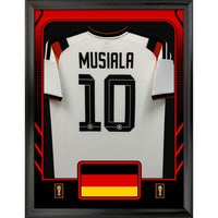 Frameworth - Coupe du Monde FIFA 2026 Officielle Allemagne Jamal Musiala Cadre Réplique de Maillot - 25,75 po x 33,75 po-Présentoir encadré de réplique de maillot sous licence officielle de la Coupe du Monde FIFA 2026 mettant en vedette Jamal Musiala.