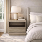 Manhattan Comfort - Table de nuit contemporaine Navis 26" à 1 tiroir - Chêne naturel-Un grand tiroir spacieux et une étagère ouverte offrent un rangement pratique pour les essentiels de chevet