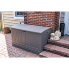 Suncast - Coffre de terrasse extra-large de 200 gallons - couleur Stoney.-Les panneaux à parois multiples sont conçus pour offrir solidité et durabilité.