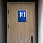 Futech - Panneau de toilettes Sortez avec le braille - Bleu - Paquet de 2-Application adhésive incluse pour le montage