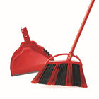 Vileda - Balai Super Angle One Sweep avec porte-poussière - Rouge-Il comporte des poils noirs rigides en angle qui enlèvent la saleté dans les coins et des poils gris semi-rigides qui emprisonnent la saleté