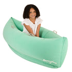 Bouncyband - Coussin sensoriel confortable Peapod, 60 po, de 6 à 12 ans jusqu'à 3 à 5 pi 1 po de hauteur, vert-La concentration est augmentée par l'étreinte douce de la cosse de pois soulageant l'anxiété et le stress.