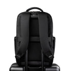 Bugatti - Sac à dos d’affaires de la Collection Blake pour portable 15,6po - Noir-Compartiment rembourré pour ordinateur portable, compatible avec les appareils jusqu’à 15,6 pouces