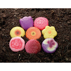 Yellow Door - Pierres de jeu sensorielles - Fleurs, lot de 8-L'ensemble contient huit fleurs de jardin : œillet, jonquille, dahlia, gerbera, pensée, rose, tournesol et tulipe.
