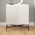 Hudson&Canal - Meuble d'appoint Brighton de 71 cm de largeur, - Blanc-Fabriqué à partir de matériaux MDF robustes dans une finition blanche