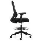 Offices to Go - Tabouret à hauteur réglable à dossier haut Zim - Noir-Le réglage pneumatique de la hauteur du siège permet de soulever ou d’abaisser le siège pour permettre à vos pieds de reposer à plat au sol, évitant la pression sous vos cuisses et favorisant la circulation sanguine