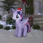 GEMMY - Peluche gonflable de Noël My Little Pony Twilight Sparkle avec chapeau de Père Noël-Comprend des piquets et des attaches