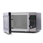 Commercial Chef - Four à micro-ondes de comptoir de 0,9 pi³ et 900 W - Noir-Contrôle numérique : réchauffez les aliments avec ce micro-ondes de comptoir de quelques secondes à 99 minutes grâce à un écran numérique DEL facile à utiliser avec des menus de cuisson prédéfinis, une décongélation et d'autres paramètres.