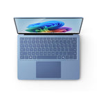 Microsoft - Surface Laptop Copilot+ PC 13,8 po Laptop avec Écran tactile - Snapdragon X Elite - 512 Go SSD - 16 Go RAM - Windows 11 - Saphir - Anglais-Écran aux couleurs vives : Une luminosité remarquable grâce à la technologie HDR enrichie, il dévoile des blancs plus nets, des noirs plus sombres et un spectre de couleurs étendu