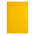 Jam Paper - Enveloppes ouvertes 80 lb – 6 po H x 9 po l, Jaune tournesol – Paquet de 50-Fermeture auto-adhésive : La conception auto-adhésive de ces enveloppes est idéale pour ceux qui préfèrent éviter de lécher ou d'utiliser un humidificateur sur chaque enveloppe . un gain de temps considérable ! Décollez simplement la bande protectrice, appuyez et fermez. Rien de plus simple ! Ce type d'adhésif est idéal pour les applications professionnelles, les faire-part de mariage et les notes personnelles