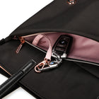 Swissdigital - KATY ROSE NG Sac fourre-tout Noir avec lumière LED-PROTECTION DES DONNÉES RFID : Voyagez en toute tranquillité. Le compartiment de protection RFID intégré protège vos données personnelles (par exemple cartes de crédit, passeports et permis de conduire) contre l'accès par les scanners RFID.