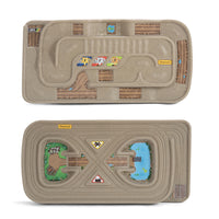 Simplay3 - Table de Circuit de Course Carry & Go-La face 1 présente des traces de voiture moulées avec des textures et des motifs complexes variés, ainsi que des décalcomanies détaillées.
