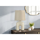 Monarch Specialties - Luminaire - 25 po H Lampe De Table - Résine Crème - Abat-Jour Beige - Moderne-L'interrupteur rotatif à 3 voies facile à utiliser maintient une seule ampoule (non incluse) pour une puissance maximale de 100w/120v, vous permettant d'ajuster l'ambiance d'éclairage pour illuminer ou assombrir instantanément la pièce