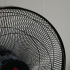 HOMCOM - Ventilateur sur pied 51 po H avec tête inclinée et minuterie pour chambre - noir-Panneau de commande permettant de contrôler marche/arrêt, vitesse, oscillation, minuterie 