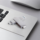 Staples - Tech Double Connecteur Clé USB 3.2 - 128 Go-Vitesse de lecture de 80 Mo/s : temps de chargement plus rapides et expérience globale plus fluide