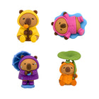 Artikl - Peek-a-Pals Capys sous la pluie - paquet de 4-Comprend quatre figurines décoratives Peek-a-Pals