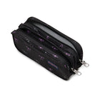 JanSport - Grande Pochette Pour Accessoires, Bad Bows-La pochette à accessoires à deux compartiments est parfaite pour transporter des stylos et des crayons d'un côté et des cordons d'alimentation de l'autre