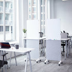 Quartet Chevalet agile - 27,5 po x 60,5 po - blanc/gris (Q293066W)-Les surfaces effaçables à sec à double face vous offrent plus d'espace pour écrire et collaborer