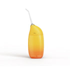 KOOLLA - Hydropulseur sans fil Little Mango - Jaune-Conçu avec un réservoir d’eau amovible de 130 mL et un rangement intégré pour les embouts, offrant un format compact et pratique pour les déplacements ou une utilisation quotidienne