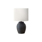 Monarch Specialties - Luminaire - 17 po H Lampe De Table - Résine Noire - Abat-Jour Ivoire / Crème-Complétez votre décor avec cette lampe de table de 17 pouces de haut en résine noire chic, avec une base texturée au design nervuré, parfaite pour mettre en valeur une table de nuit, une table d'appoint ou d'appoint, ou un environnement de bureau