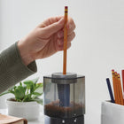 Taille-crayon électrique Powerhouse d’X-ACTO (1799XT)-12,2 (longueur) x 12,2 (largeur) x 20,1 cm (hauteur) (4,8 x 4,8 x 7,9 po)