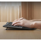ProtoArc - Combinaison clavier-souris ergonomique Plus-Forme sculptée ergonomique : La souris ergonomique sans fil est conçue avec un repose-paume et un repose-pouce qui offrent un meilleur soutien aux poignets et maintiennent votre main dans une position naturelle, réduisant efficacement la tension et la douleur des poignets