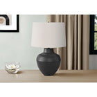 Monarch Specialties - Luminaire - 26 po H Lampe De Table - Métal Noir - Abat-Jour Ivoire / Crème - Transitionnel-Attaché avec un cordon noir de 6 pieds, cette lampe utilise un interrupteur à 3 voies pour contenir une seule ampoule pour une piussance maximale de 100 W / 120 V (non fourni) vous offrant la possibilité de créer l'ambiance lumineuse parfaite dans une salle