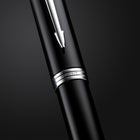 Parker - Stylo à bille IM - laqué noir avec bordure chromée - pointe moyenne - encre bleue-Une forme confortable et ergonomique associée au savoir-faire PARKER de qualité supérieure pour évoquer le riche héritage de la marque