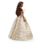 Mattel - Poupée Barbie Joyeux Noël 2025 - cheveux noirs avec une robe argent et or-La robe se distingue par une jupe ample et volumineuse avec un col sans bretelles à volants, tandis que ses boucles d'oreilles dorées ajoutent plus d'élégance de vacances !